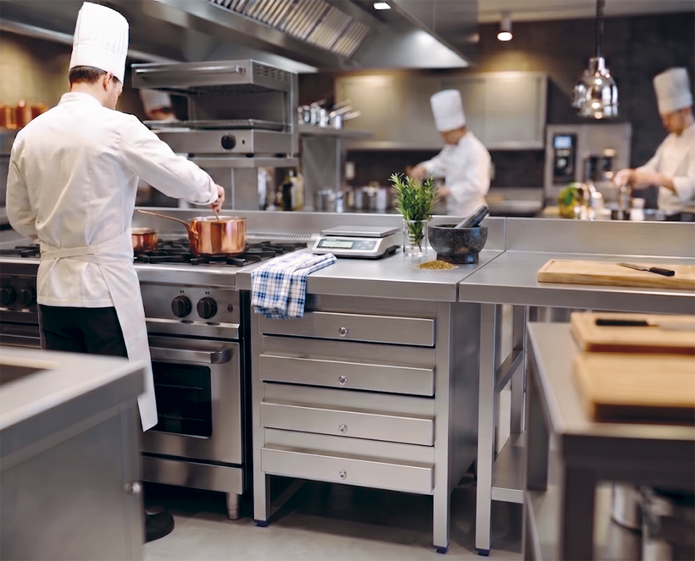 5 équipements essentiels pour une cuisine professionnelle afin d’optimiser son efficacité