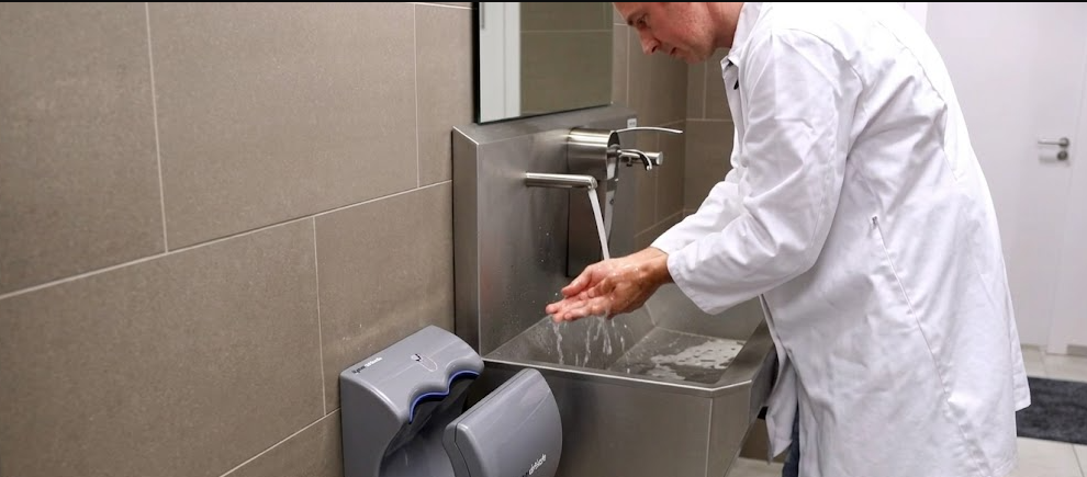 Choisir le bon lave-mains industriel pour votre espace