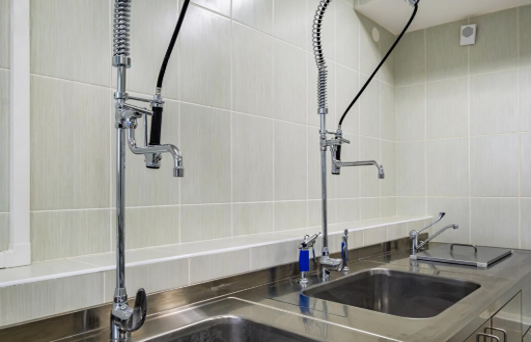 Lave-Mains Mural ou Sur Pied Quel Modèle Fonctionne le Mieux ?